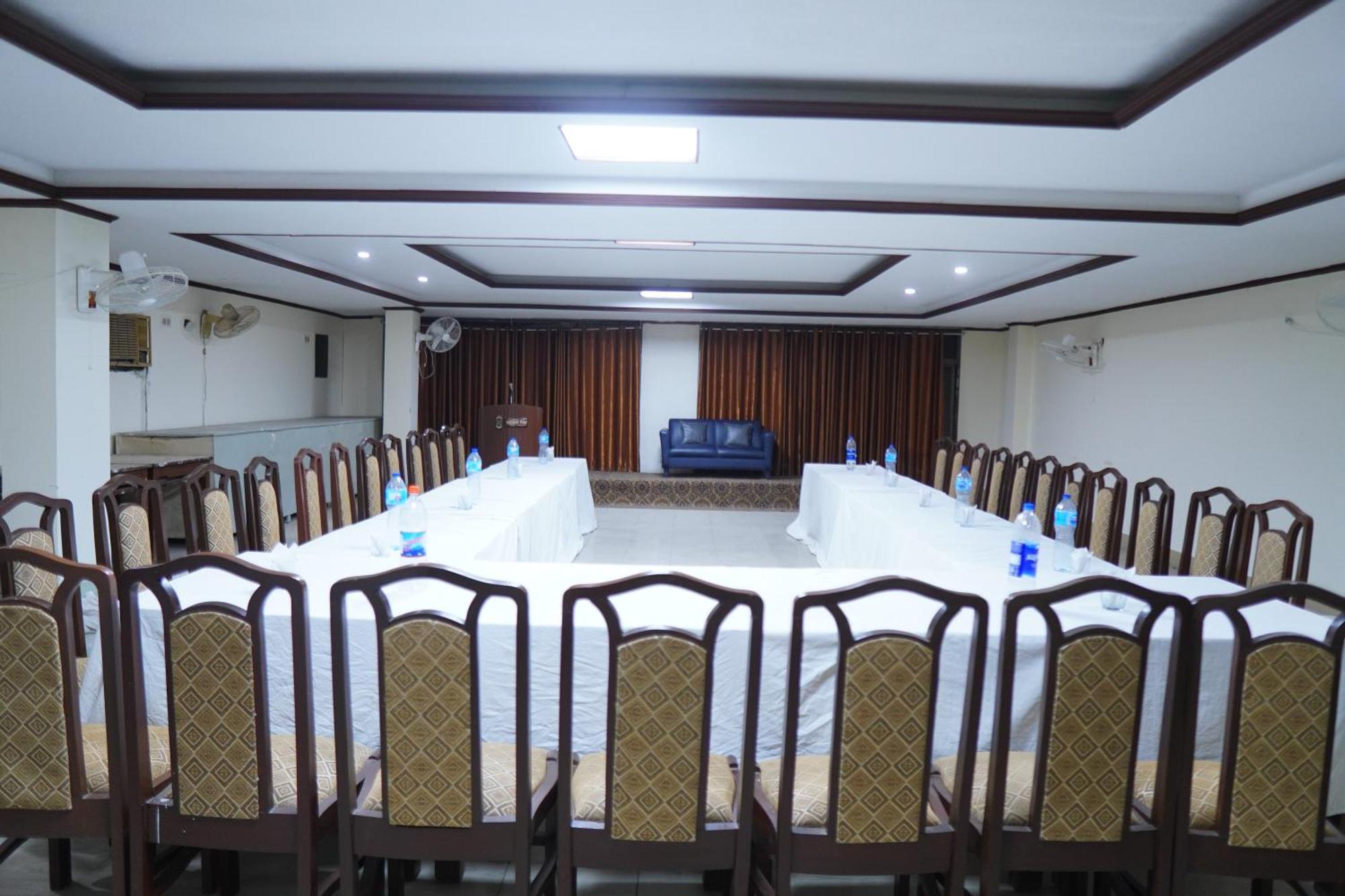 National Hotel لاهور المظهر الخارجي الصورة